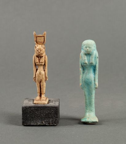 Lot composé de deux amulettes de style égyptien.

H:...