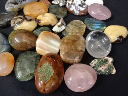 
Lot of pebble litho-therapy with :

Labradorite,...