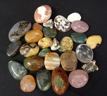 
Lot of pebble litho-therapy with :

Labradorite,...