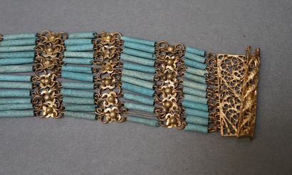 Bracelet manchette souple en métal doré composé...