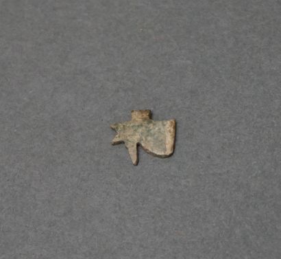 Amulette en feldspath taillé en forme d'oeil...