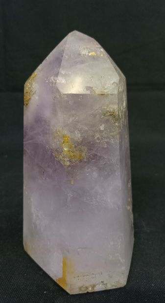 
Amethyst quartz crystal. H: 16cm, 1.5kg...