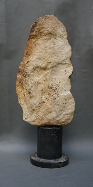 Lokapala in white stone. H: 31cm