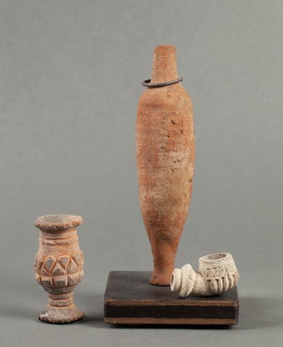 Lot composed of a fragmentary balsamaire...