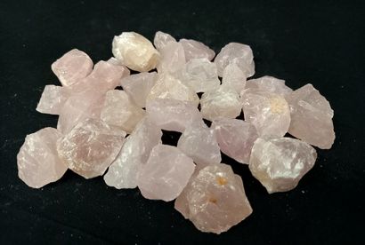 
Lot of raw rose quartz. 1.18kg
