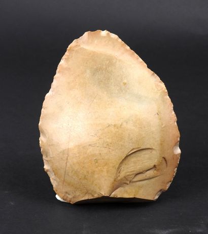 Very nice regular almond-shaped biface. Blond...