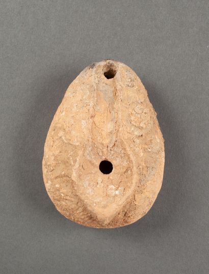 Oil lamp in pink terracotta. Roman-Byzantine...