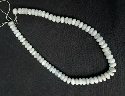 String of 10mm aquamarine beads. L: 40cm