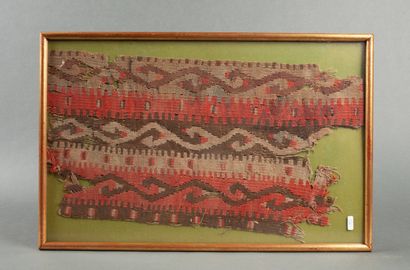Polychrome band with a set of intersecting...