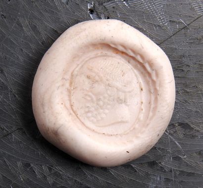 Bague comportant une intaille avec un très...