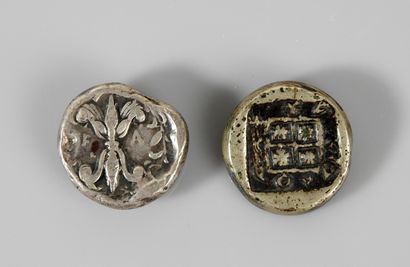 Deux statères en argent. 

Probablement XIXème,...
