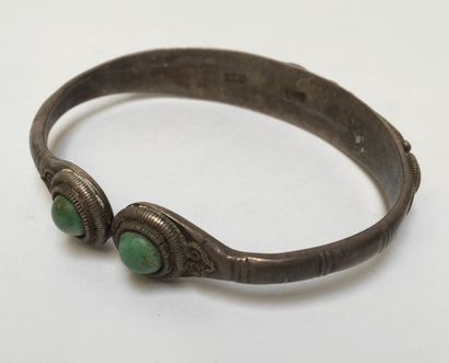 Silver metal bracelet set with turquoise...