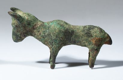 Taureau à bosse en bronze à patine verte

Luristan,...