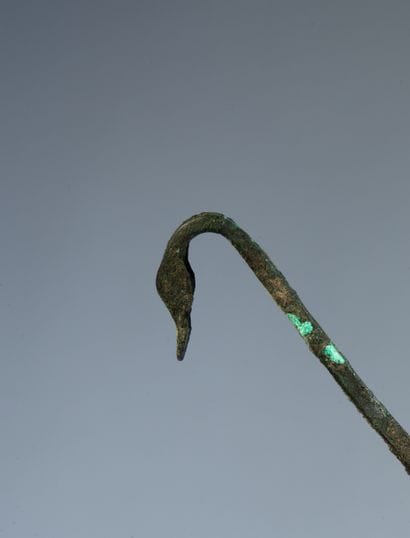 Simpulum en bronze à patine verte orné d'une...