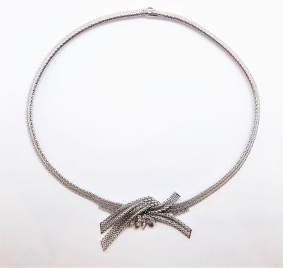 NECKLACE in 18K (750/°°) white gold, cross-linked...