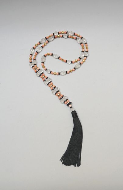 Necklace made of alternating pearls of angel...