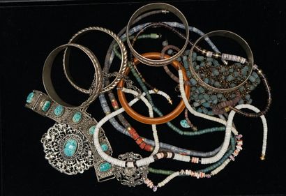 LOT de bijoux fantaisie style ethnique en...