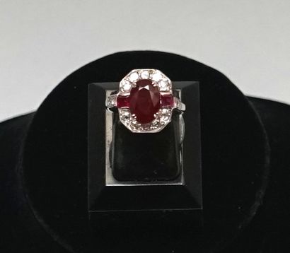 RING in 18k (750/°°) white gold, the octagonal...