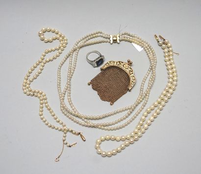 SET consisting of 3 cultured pearl necklaces...