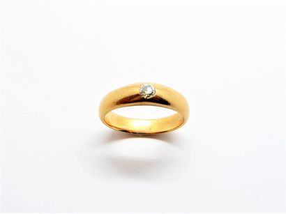 RING in 18K (750/°°) yellow gold, English...