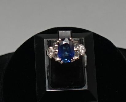 18k (750/°°) white gold ring set with a 3.08cts...