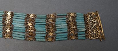 BRACELET manchette souple en métal doré composé...
