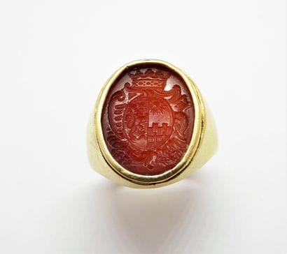 BAGUE CHEVALIERE en or jaune 18K (750/°°),...