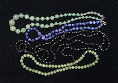 ENSEMBLE de 3 colliers et un sautoir (sans...