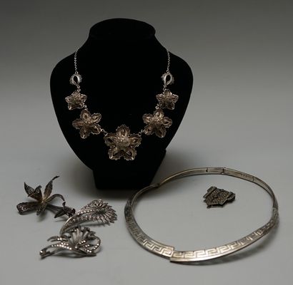 SET in silver (min 800/°°) consisting of...