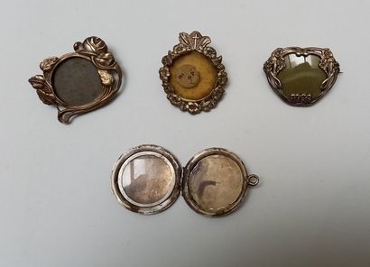 ENSEMBLE composé de 57 petites broches porte-photos...