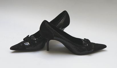 DOLCE Y GABBANA - Pair of pumps in python...
