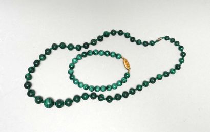 ENSEMBLE composé d'un collier et d'un bracelet...