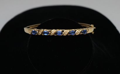 Rigid opening BRACELET in 925/°°° gilt silver...