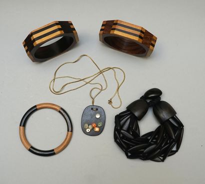 ENSEMBLE composé de 3 bracelets rigides en...