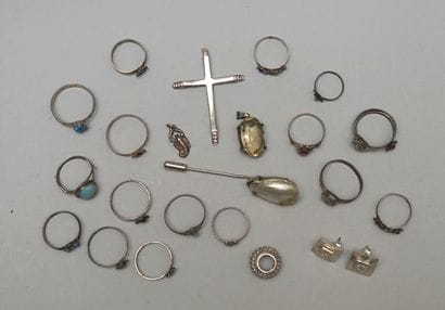 SET composed of 17 fine silver rings 925/°°...