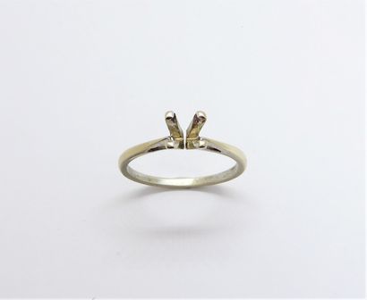 RING in 18k (750/°°) white gold set with...