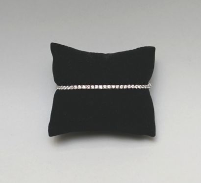 BRACELET in 18ct white gold (750/°°) set...