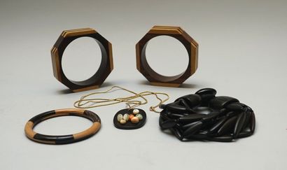 ENSEMBLE composé de 3 bracelets rigides en...