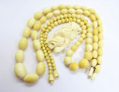 Ivory and bone NECKLACE with round beads,...