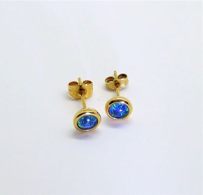 EARRINGS in 18K (750/°°) yellow gold, chips...
