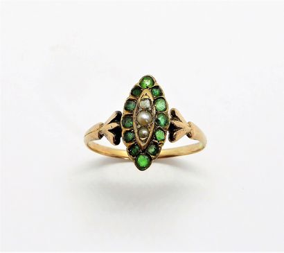 Marquise ring in 18K yellow gold (750/°°)...