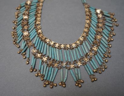 COLLIER draperie double rang en métal doré...