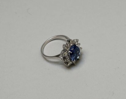 RING in 18k white gold (750/°°) set with...