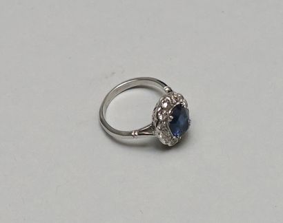 Daisy ring in 18k white gold (750/°°) set...