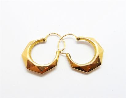 BOUCLES D'OREILLES en or jaune 18K (750/°°),...