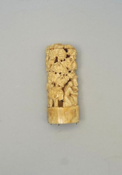 Circular element in carved bone decorated...
