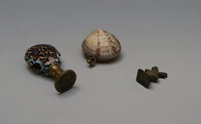 
LOT composed of an oriental style cachet,...