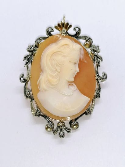 BROCHE PENDENTIF en or jaune 18K (750/°°),...
