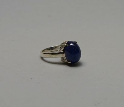 Silver ring 925/°° set with an oval cabochon...