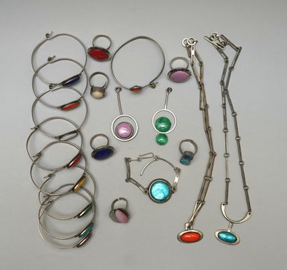 SET of modernist jewels from the 70's in...
